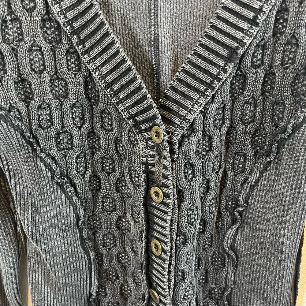 Free People We The Free Snapshot Cable Grey Cropped Cardigan Sweater Black XL - Picture 4 of 8